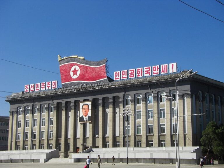 north-korea-pyongyang-building-kim-il-sung-square