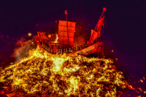 TravPholer 燒王船