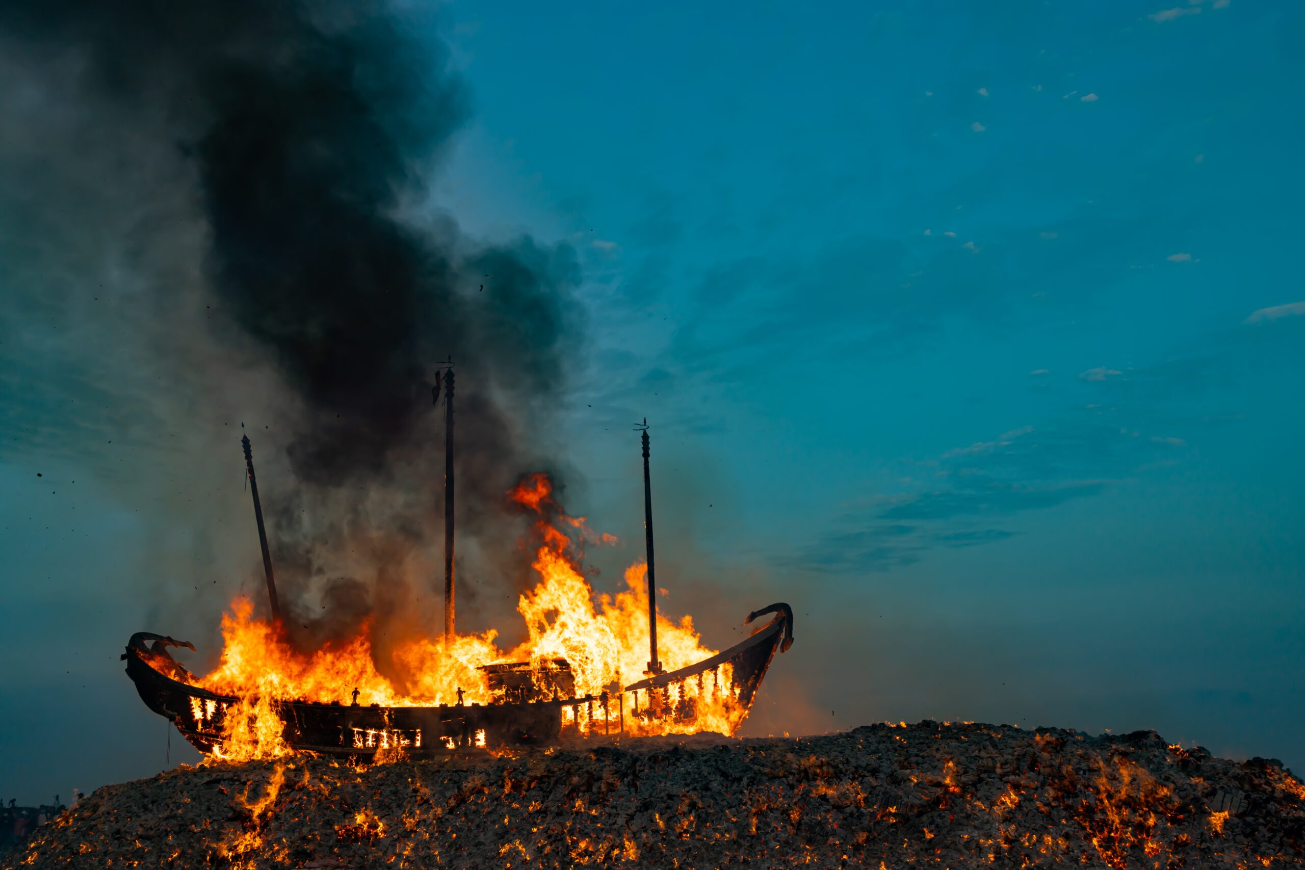 TravPholer 燒王船