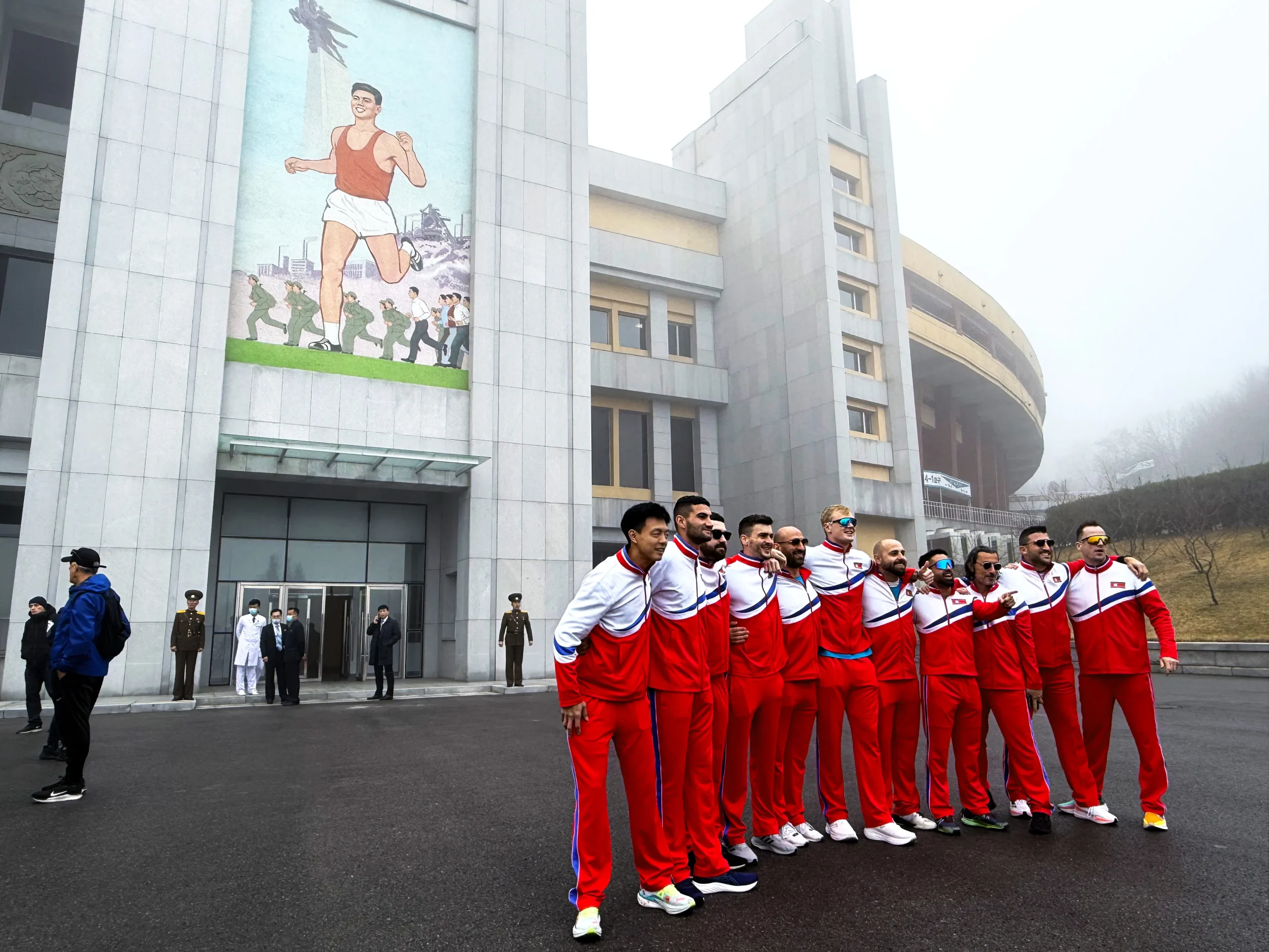 平壤馬拉松參賽者集合地點現場實況 - TravPholer 攝影